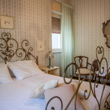 Un Tuffo Nella Baia Di Capomulini Bed & Breakfast
